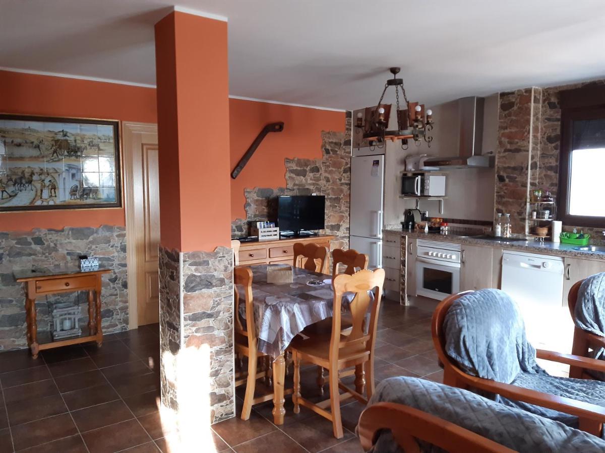 Casa Rural Mi Descanso Valdefuentes de Sangusín Exterior foto